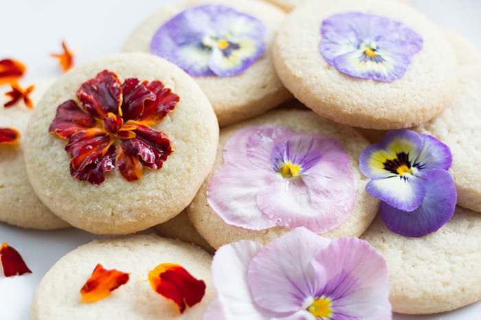 faire-des-biscuits-de-noel-biscuit-sablé-les-fleurs-réels