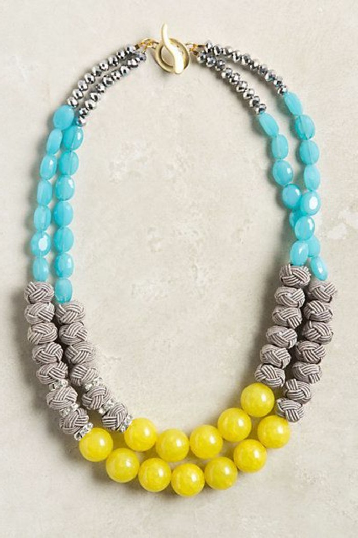gros-collier-femme-coloré-en-jaune-et-bleu-clair-gris-bijoux-gemo-pas-cher
