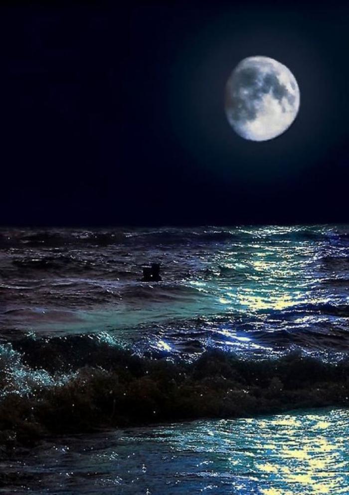 la-pleine-lune-photo-pleine-lune-et-mer-agitée