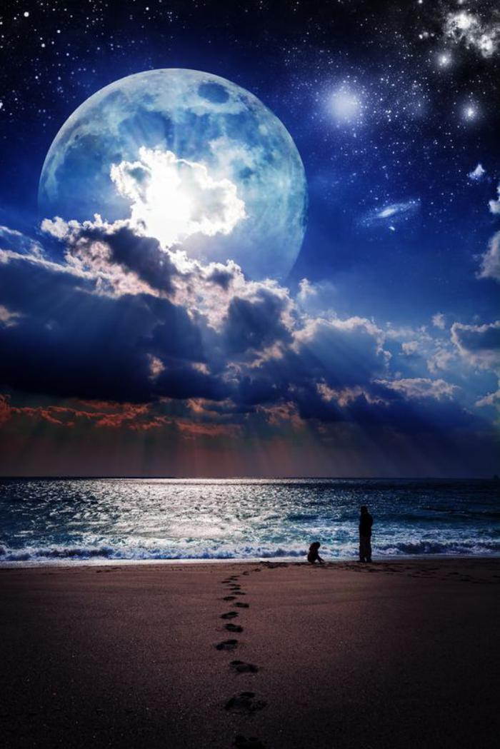 la-pleine-lune-solitude-sur-la-plage-photo-miraculeuse