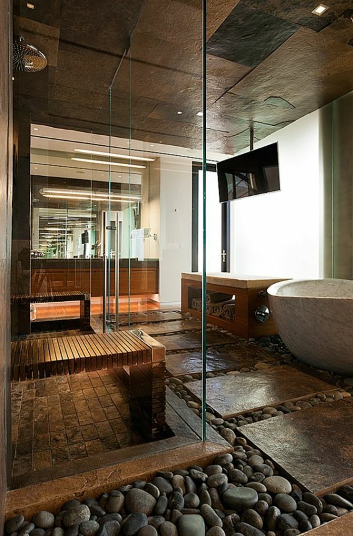 modele-salle-de-bain-italienne-idée-faience-salle-de-bain-en-marron-foncé-baignoire