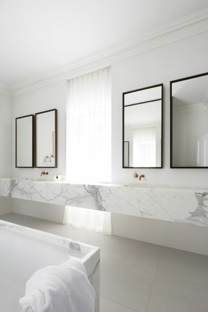 salle-de-bain-marbre-blanche-modele-de-salle-de-bain-à-l-italienne-idée-faience-salle-de-bain