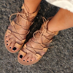 Les sandales montantes - une tentation et une tendance top pour l’été