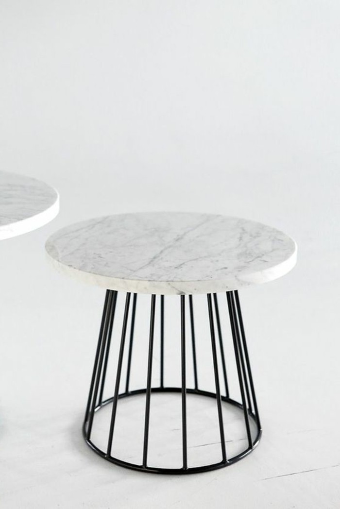 tables-basses-en-fer-noir-et-marbre-blanc-plateau-en-marbre