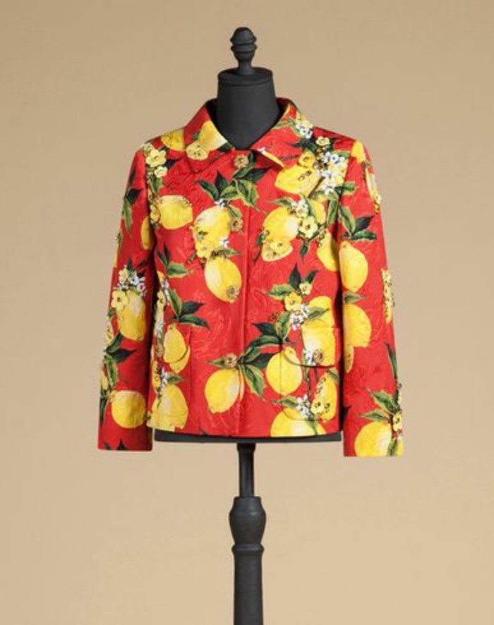 veste-d'-été-femme-Dolce-et-Gabbana-aux-ananas-resized