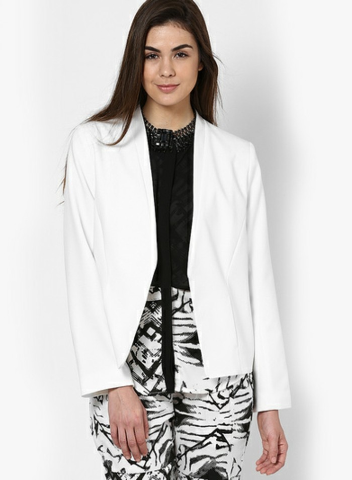 veste-d'-été-femme-en-blanc-et-noir-resized