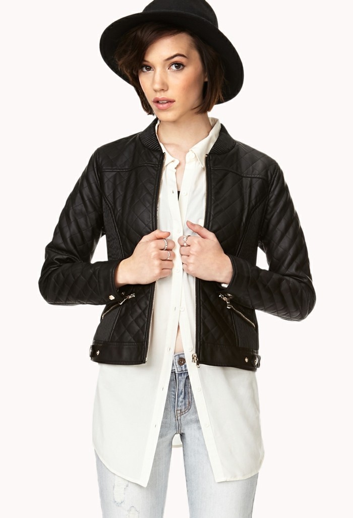 veste-d'été-femme-en-cuir-noir-courte-pour-le-jean-et-une-chemise-blanche-resized