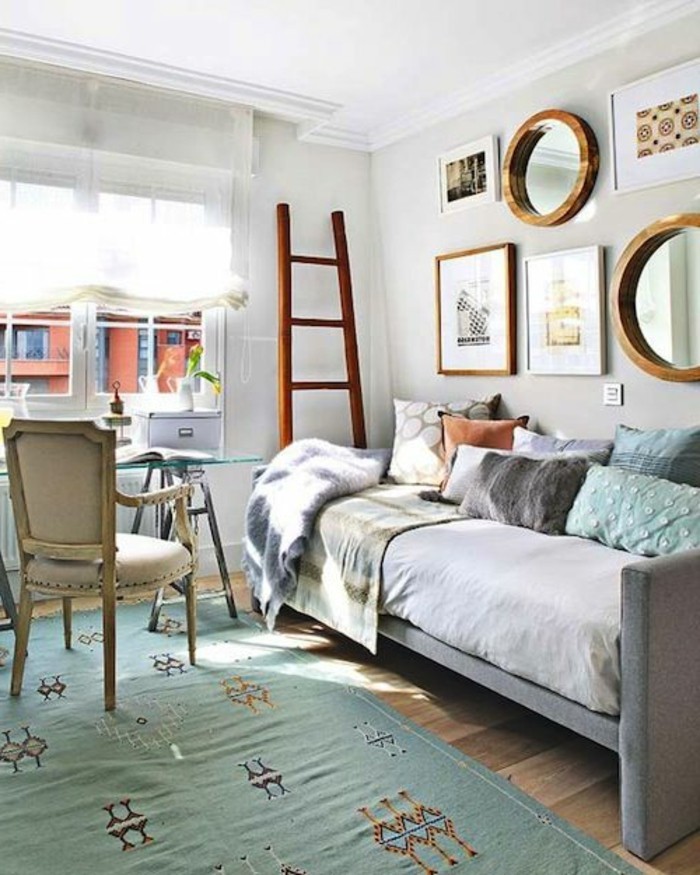 0-conforama-chambre-fille-tapis-bleu-ciel-parquet-clair-lit-canape-gris-escalier-decorative