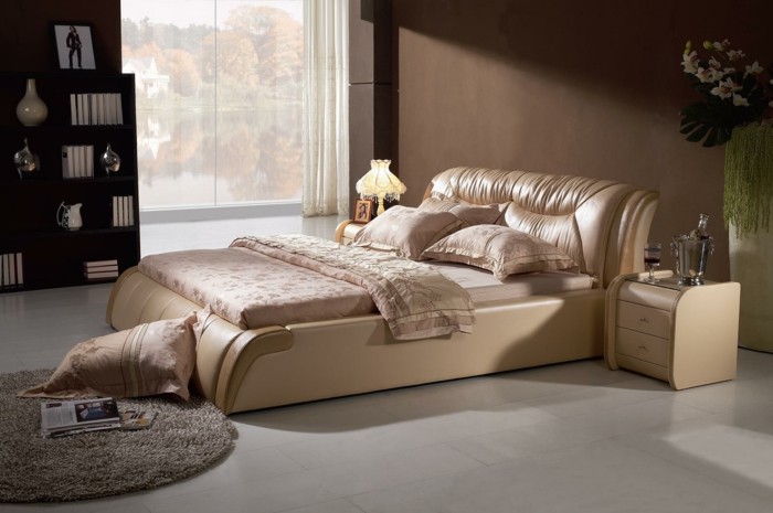 0-lit-double-pas-cher-en-cuir-beige-grande-fenêtre-tapis-rond-petit-design-sol-en-carreaux-gris