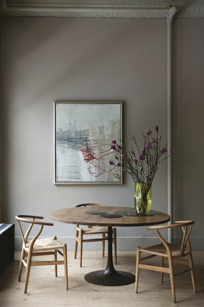 0-sol-en-bois-clair-table-tulipe-plateau-en-bois-marron-foncé-vase-fleurs-décoratifs