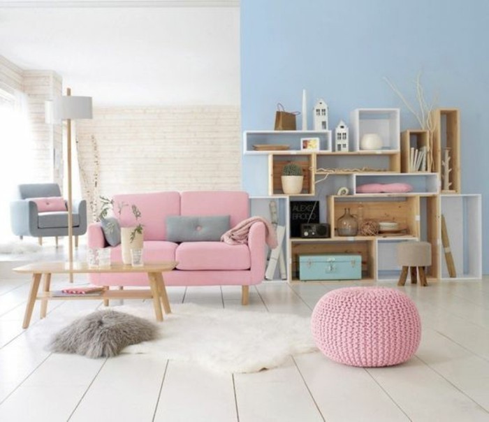 00-astus-deco-appartement-sol-en-planchers-beiges-chaise-basse-rose-canape-rose-décorer-son-appartement