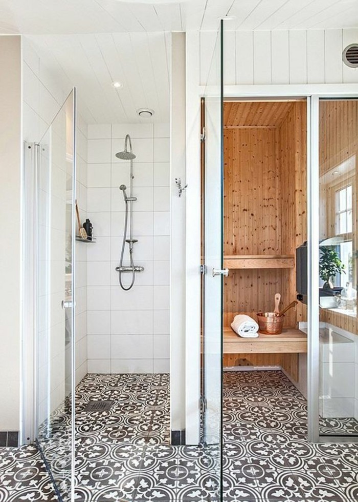1-salle-de-bain-avec-douche-italienne-carrelage-mosaique-sur-le-sol-en-blanc-et-noit