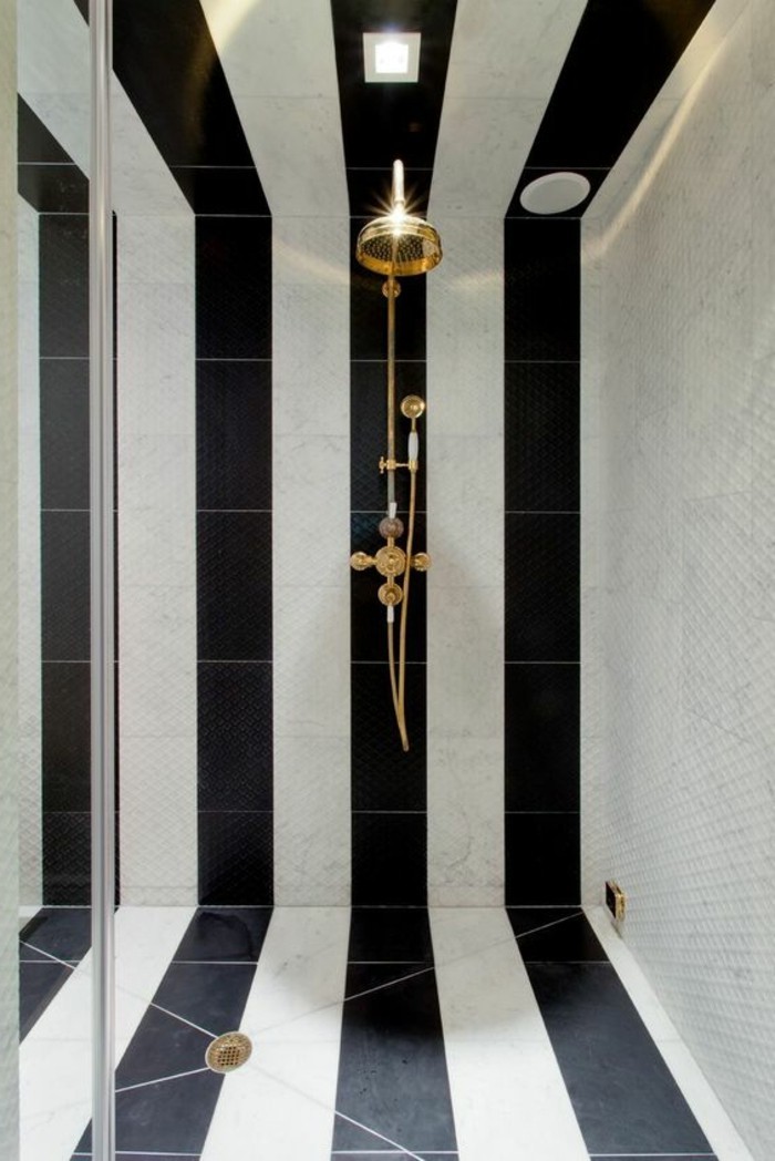 1-salle-de-bain-en-blanc-noir-design-a-l-italien-chic-en-mosaique-blanc-noire
