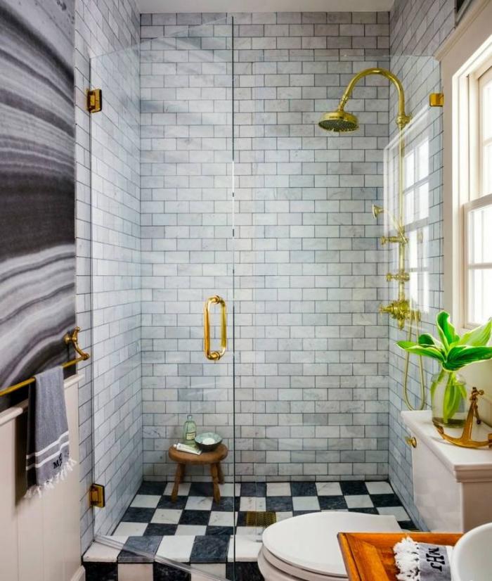 aménagement-petite-salle-de-bains-douche-dorée-vintage
