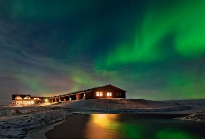 aurores-boréales-nuit-silencieuse-et-paysage-d'hiver