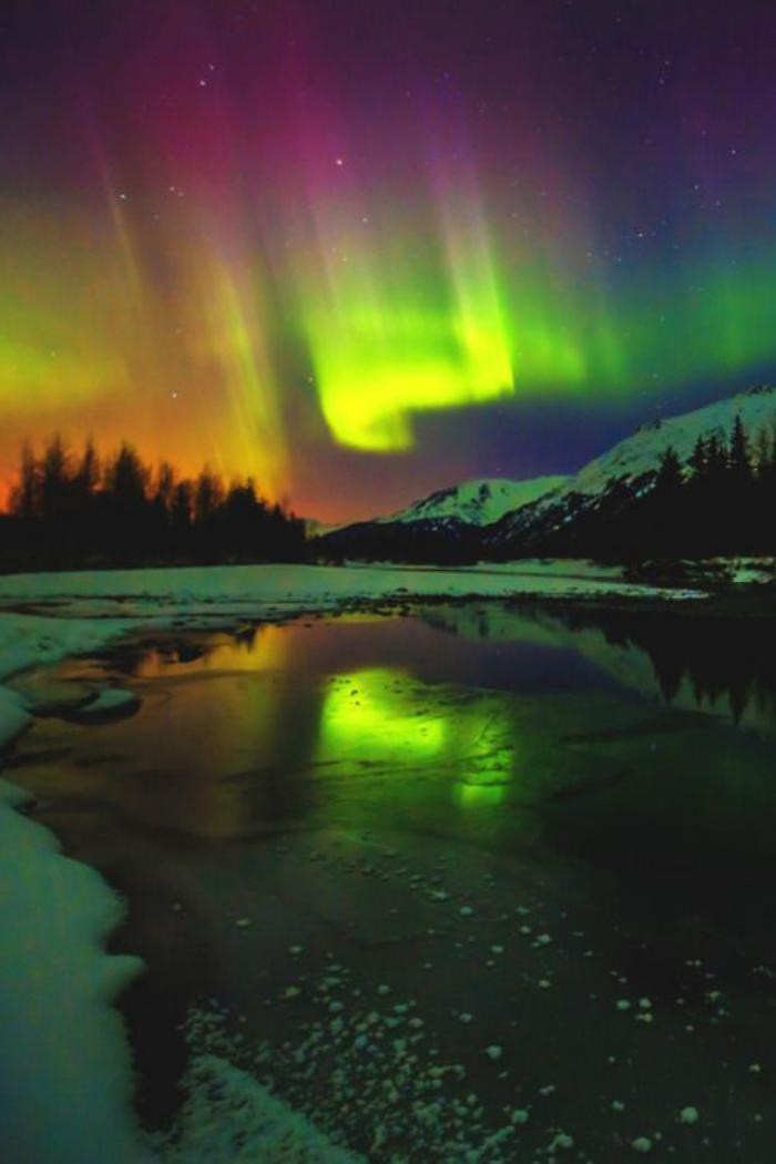 aurores-boréales-paysages-magnifiques-d'hiver