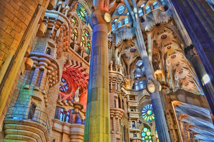 cathedrale-barcelone-Sagrada-Familia-chef-d'-oeuvre-Gaudi-resized