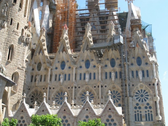 cathedrale-barcelone-Sagrada-Familia-elements-et-details-gothiques-resized