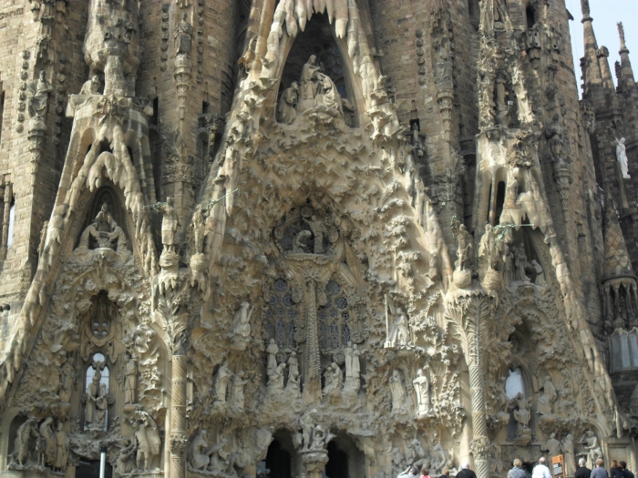 cathedrale-barcelone-Sagrada-le-Christ-nait-resized