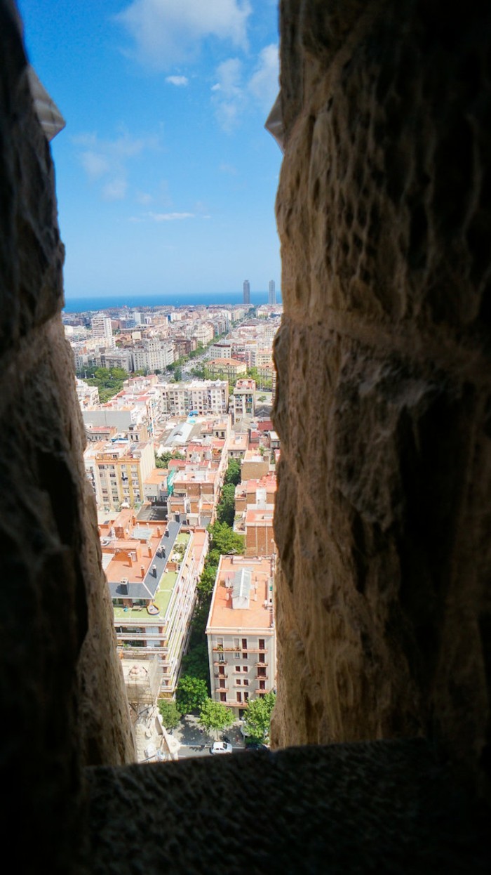 cathedrale-barcelone-vue-d'-en-haut-sur-Barcelone-resized