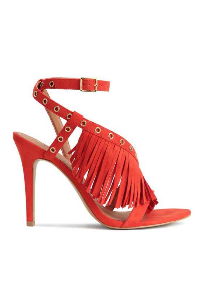 chaussures-à-franges-modèle-le-sandales-rouges