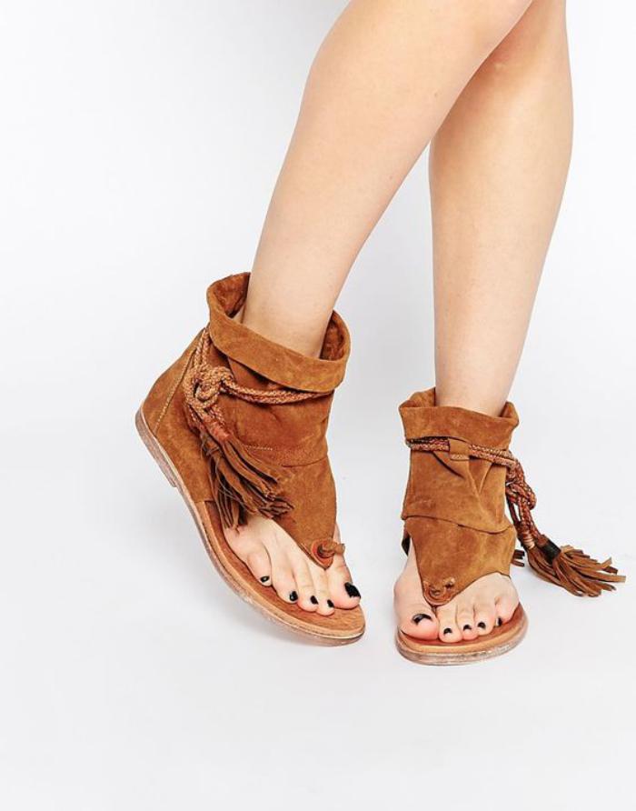 chaussures-à-franges-sandales-grecques-camel