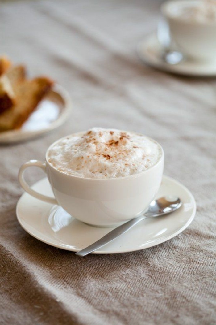 faire-mousser-le-lait-café-au-lait-cappuccino-idée-recette-maison-café-au-lait