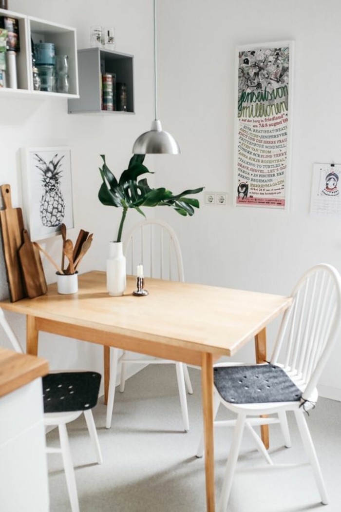 idée-déco-chambre-salle-de-séjour-avec-table-en-bois-clair-chaises-en-bois-blanc