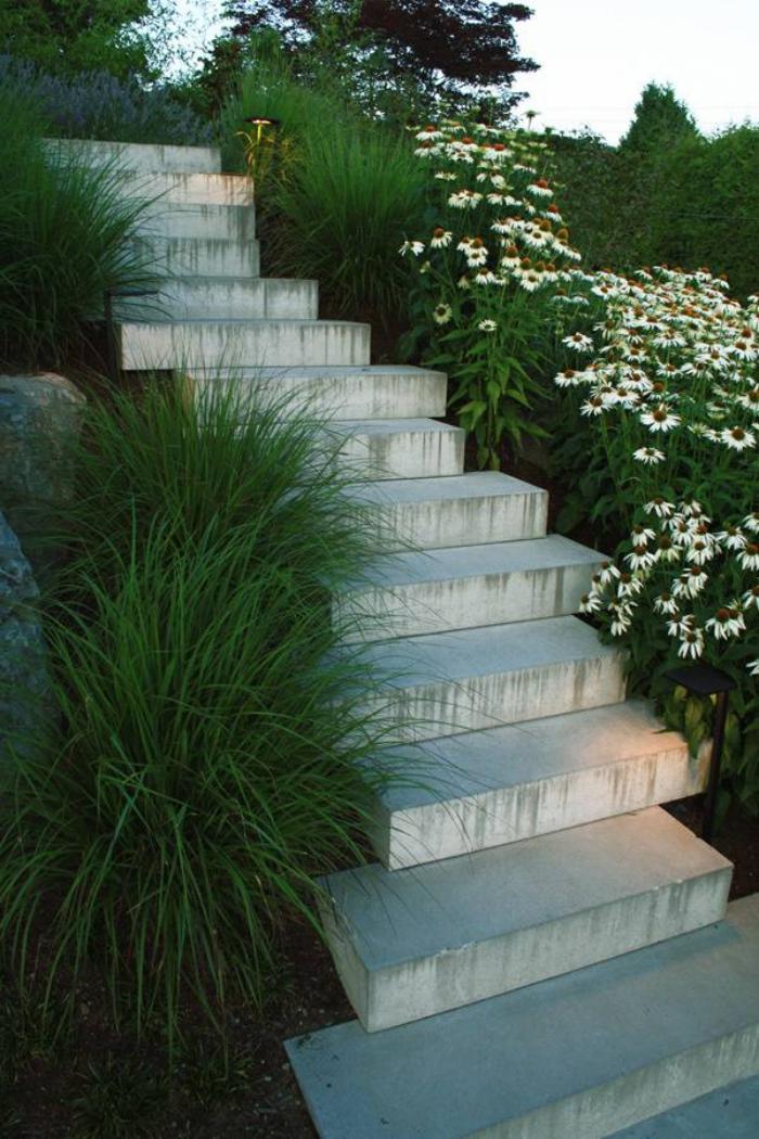 jardin-en-pente-aménager-un-jardin-sous-pente-escalier-béton