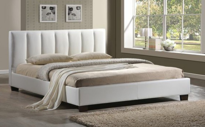 lit-en-cuir-blanc-tapis-beige-lit-design-180x200-lit-en-cuir-tapis-beige-chambre-a-coucher-taupe