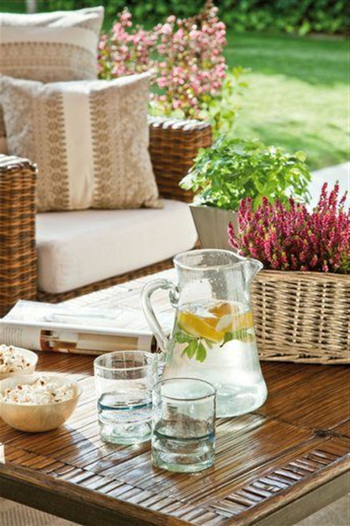 mobiliers-en-rotin-pour-le-jardin-salon-de-jardin-tressé-comment-bien-meubler-l-exterieur