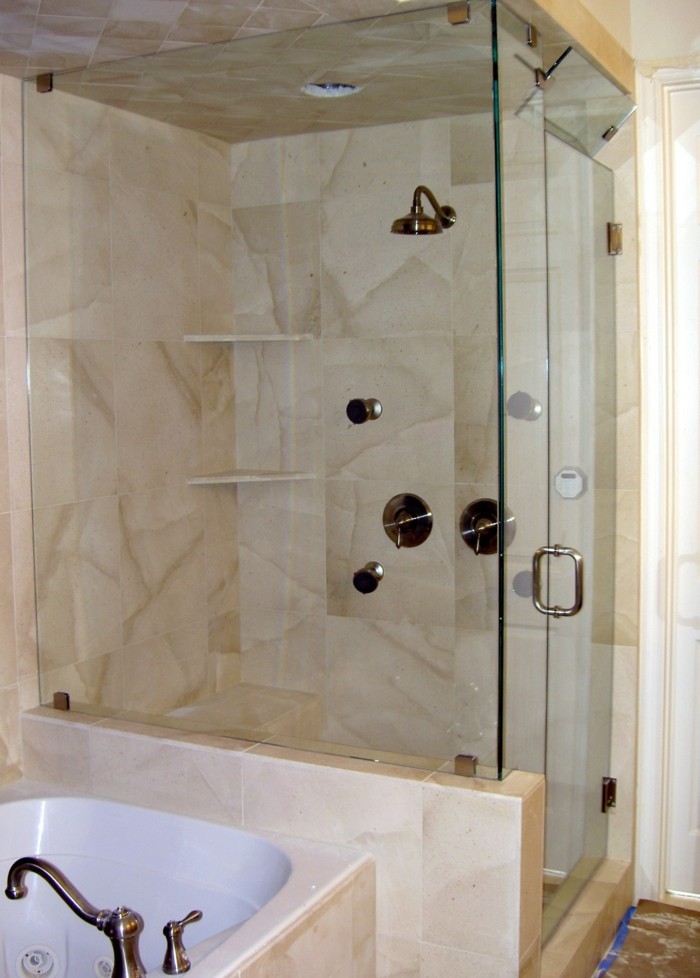 modele-douche-a-l-italienne-petit-espace-avec-deux-zones-douche-resized