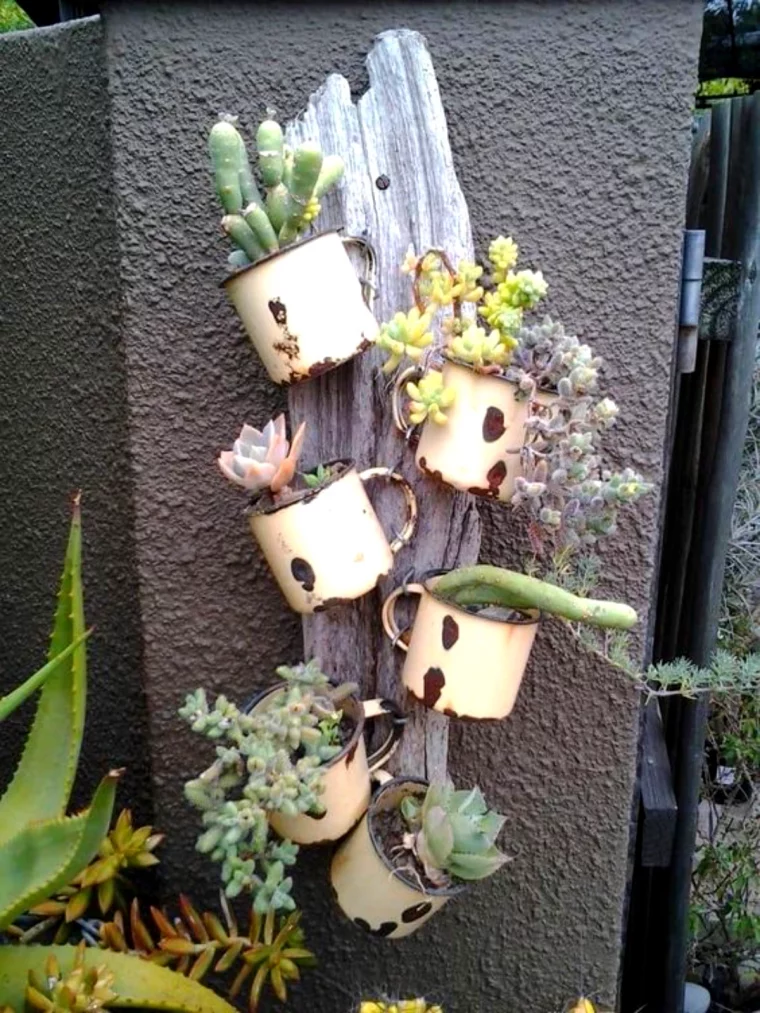 objet detournes pour les jardin pot de fleurs avec tasses