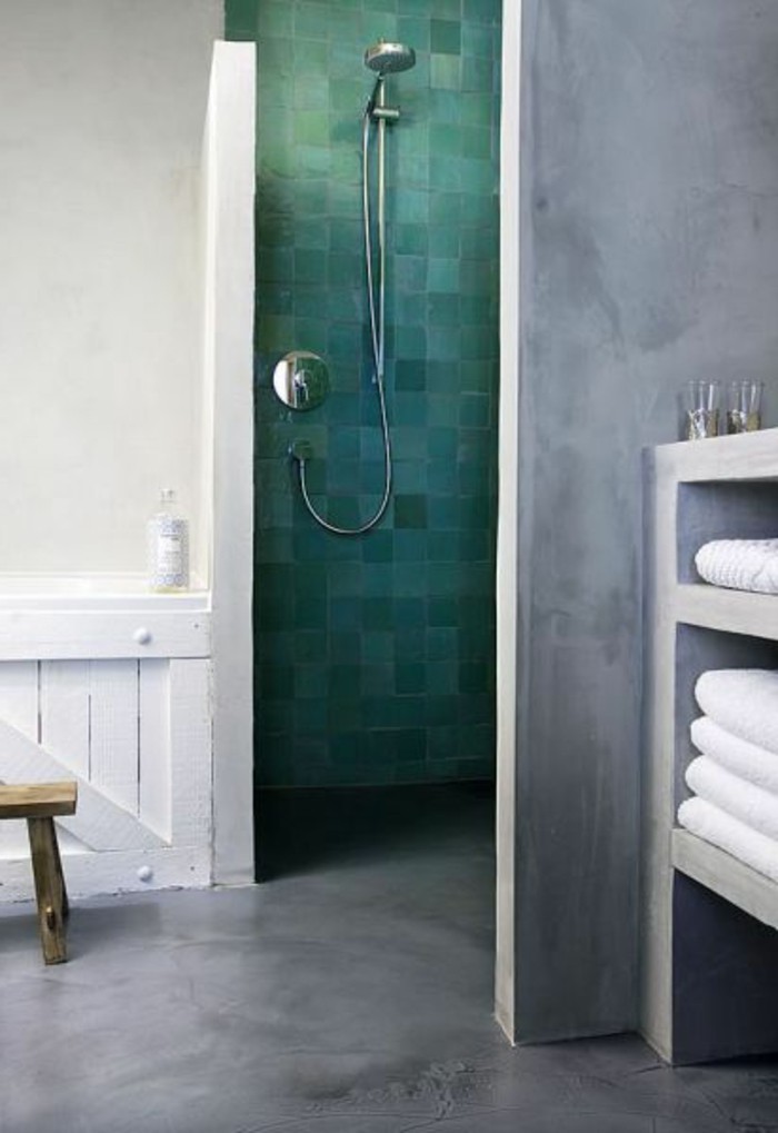 salle-de-bain-beton-ciré-gris-evacuation-douche-leroy-merlin-design-chic