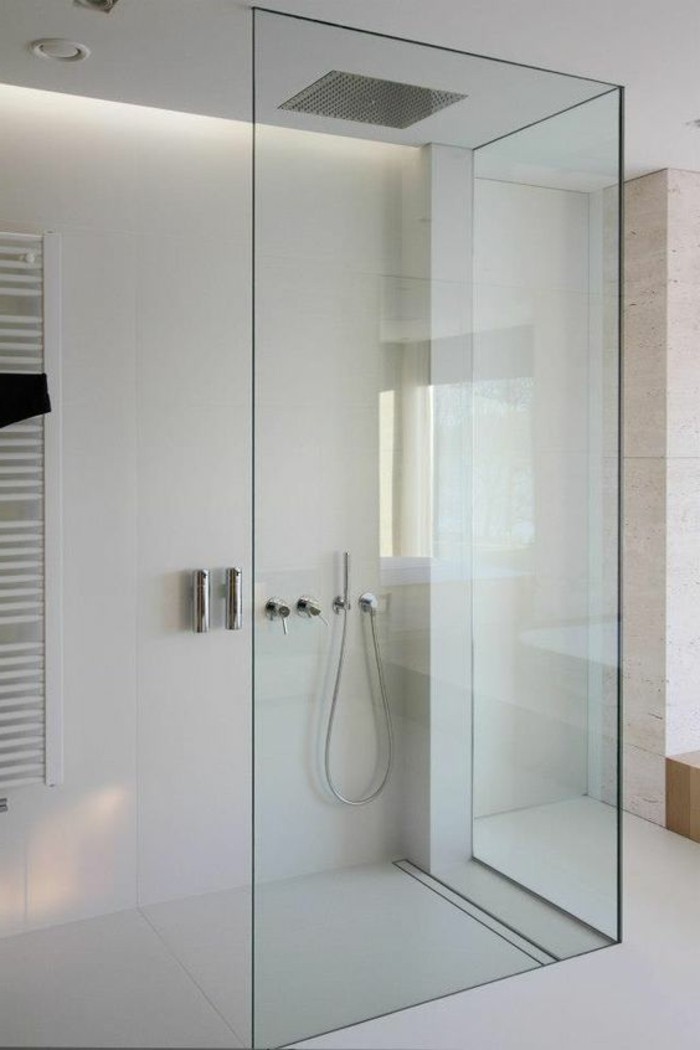 salle-de-bain-design-classique-en-beige-bonde-douche-italienne-receveur-de-douche-leroy-merlin