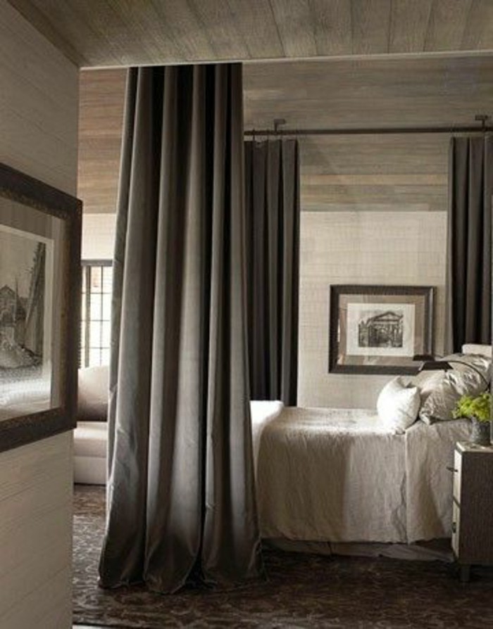 separer-le-lit-deux-personnes-avec-rideaux-gris-foncé-cloison-amovible-rideau