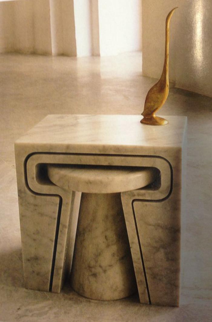table-gain-de-place-rangement-de-chaise-originale