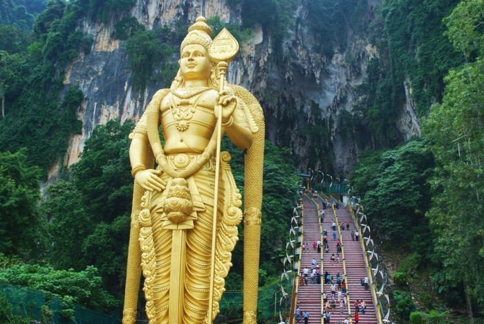 temple-bouddhiste-Malaysia-dans-une-grotte-resized