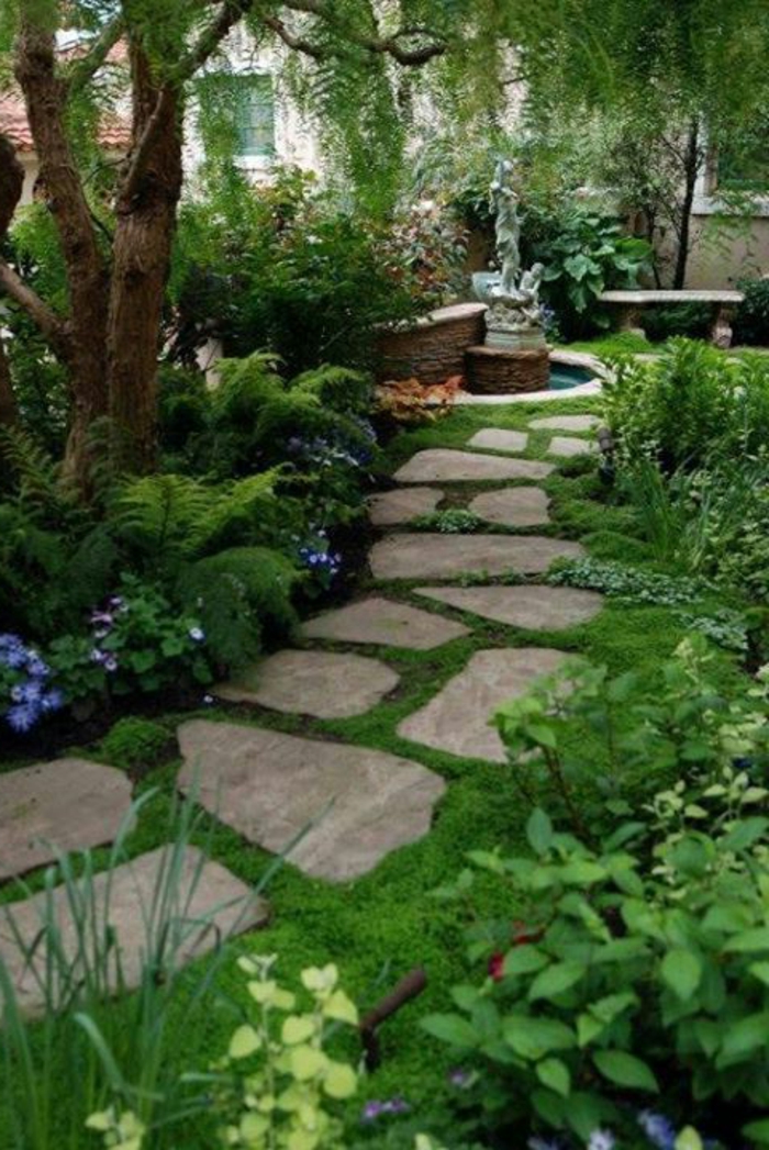 un-magnifique-jardin-avec-pelouse-verte-et-cailloux-gravier-allée-originale-idee