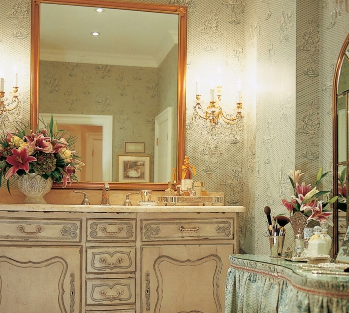 déco-salle-de-bain-style-vintage-élégante-idée-papier-peint-salle-de-bain-déco-somptueuse