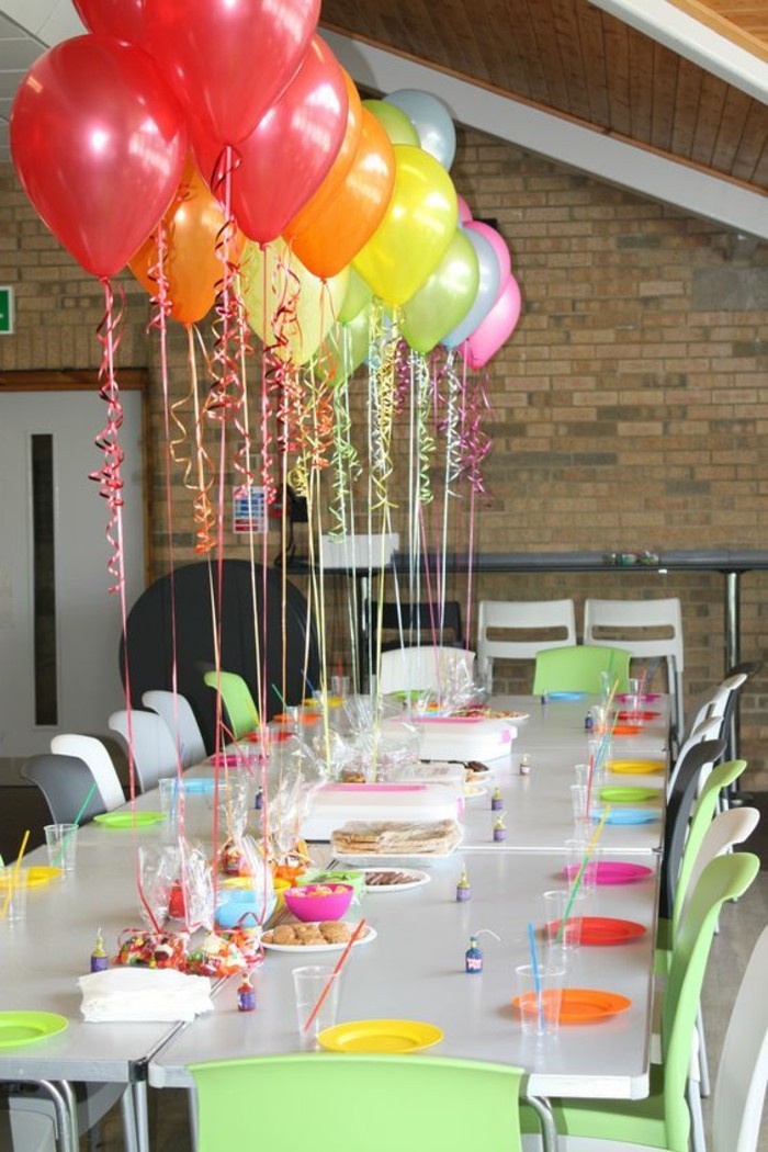 34-décoration ballons sur une table