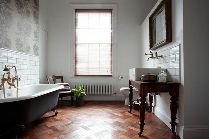 déco-salle-de-bain-exquise-parquet-salle-de-bain-lavabo-console-salle-de-bain-vintage-robinetterie-vintage