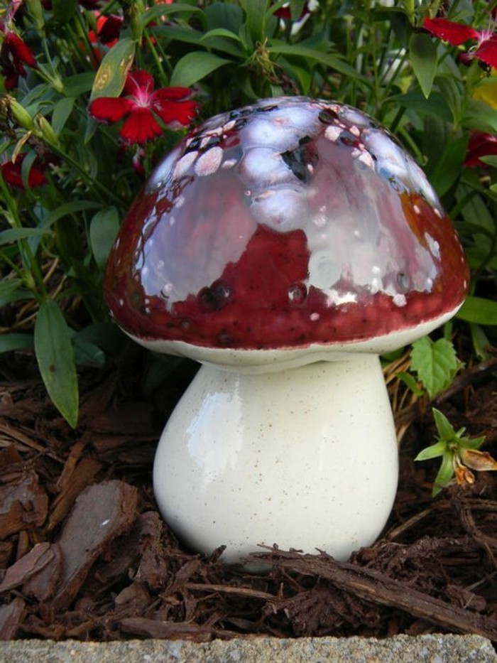 74-Sculpture exterieure design champignon
