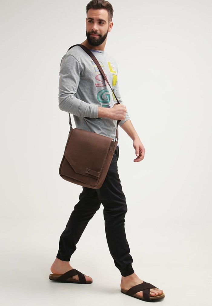 8-zalando-sac-homme-sacoche-lacoste-homme