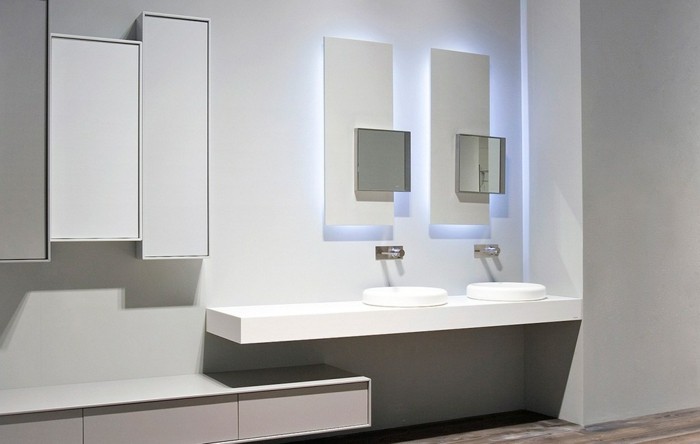 antonio-lipi-design-miroir-pas-cher-miroir-éclairant-led-bleu-meubles-murales