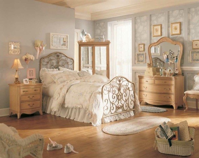 chambre-vintage-déco-chambre-vintage-lit beau design-vintage-coiffeuse-en-bois-armoire