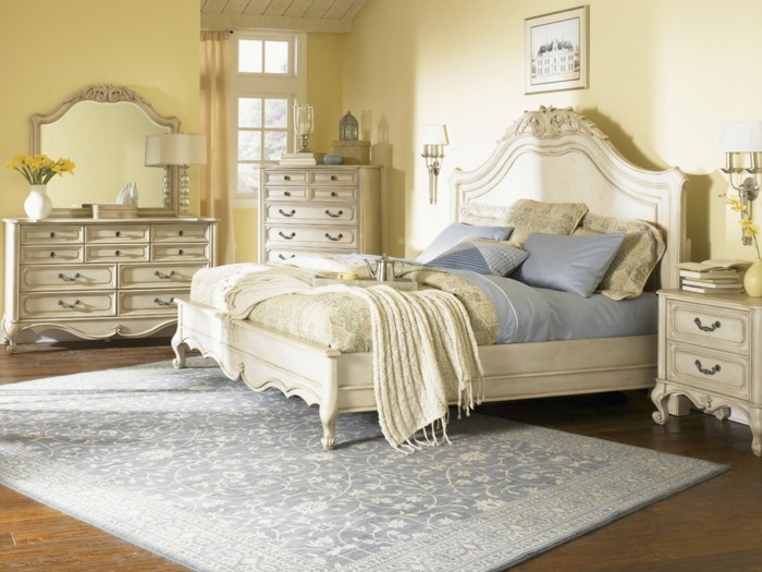 chambre-vintage-idée-peinture-chambre-adulte-lit-et-meubles-en-blanc-joli-tapis-bleu