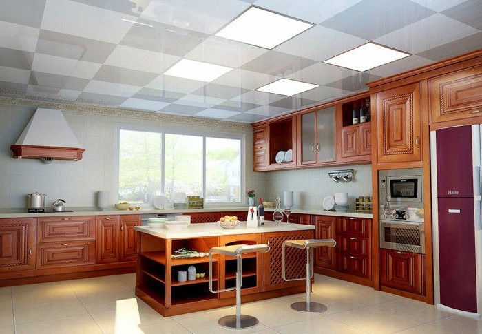 cuisine-plafond-avec-dalles-led-dalle-faux-plafond-cuisine-a-l-americaine-idee-eclairage-led