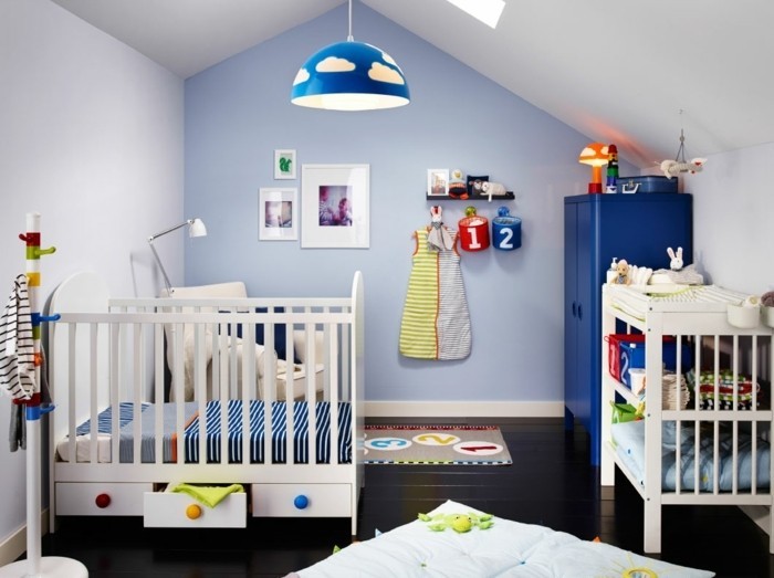 decoration-chambre-bebe-luminaire-bebe-gracon-chambre-en-bleu