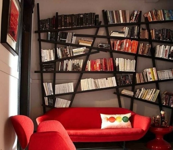 idée-déco-petit-salon-aménager-un-petit-salon-idée-originale-design-intéressant-sofa-fauteuil-rouge